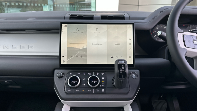 Land Rover Defender 3.0 D350 X-Dynamic SE 110 5dr Auto Diesel Estate